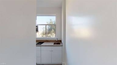 Main picture of 143 Cole St