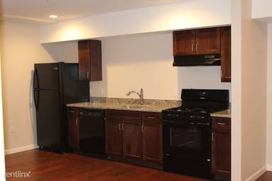 Main picture of 2800 Main St