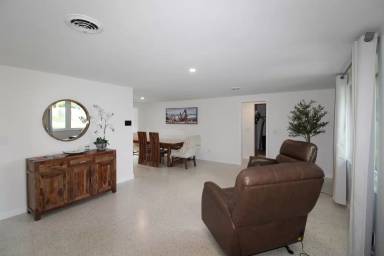 Main picture of 324 Treasure Rd