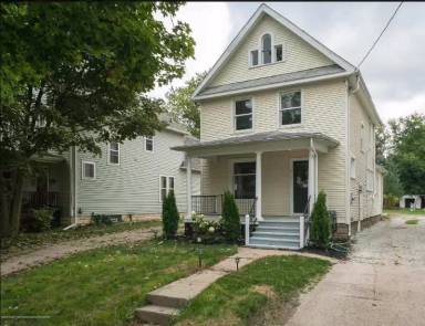 Main picture of 919 W Genesee St