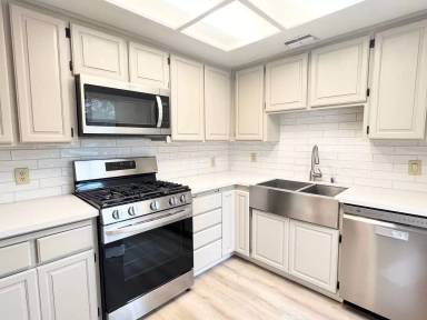Main picture of 218 Needles Way