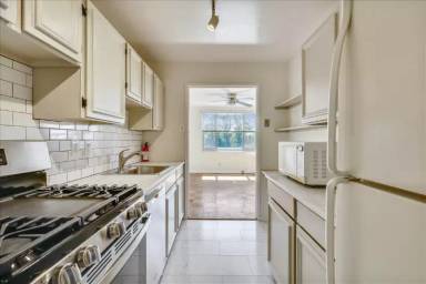 Main picture of Park Sutton Condo
