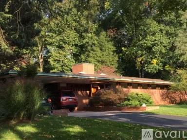 Main picture of 2417 Londonderry Rd