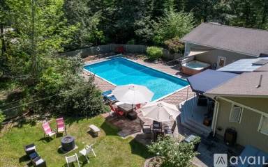 Main picture of 19 Brookside Dr