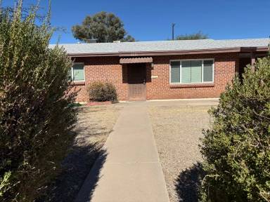Main picture of 3221 E Linden St