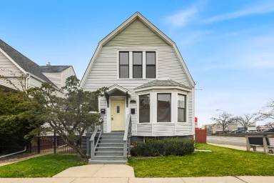 Main picture of 3601 N Sacramento Ave