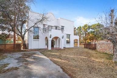 Main picture of 317 Riverside Dr