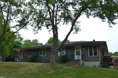 Main picture of 613 E Spring St