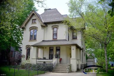 Main picture of 139 Prospect Ave NE