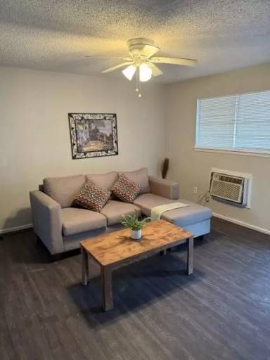 Main picture of 7410 Quaker Ave