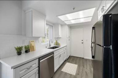 Main picture of 615 N Juanita Ave