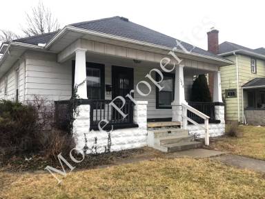 Main picture of 1028 S Washington St