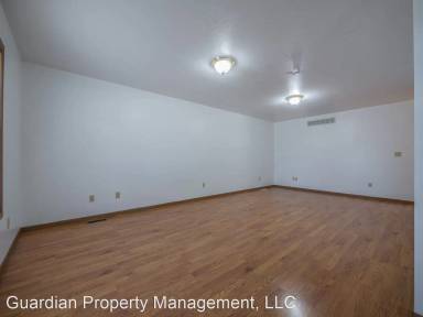 Main picture of 716 E 5th St