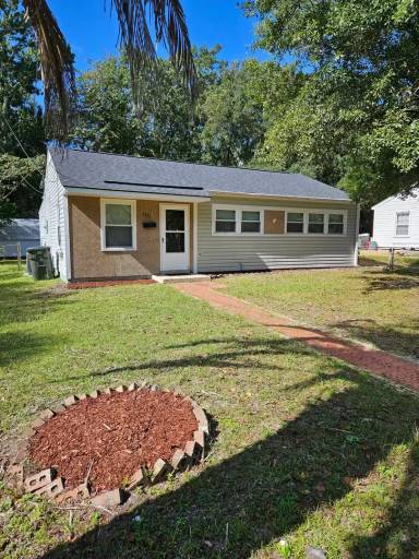 Main picture of 5821 Robinhood Dr