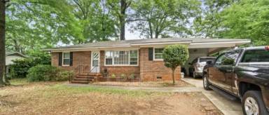 Main picture of 1011 W Poplar St