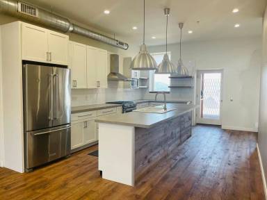 Main picture of 4047 Penn Ave