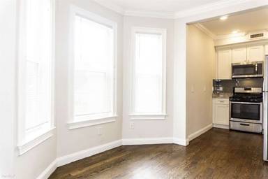 Main picture of 19 Perrin St