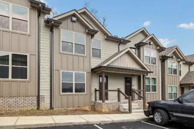 Main picture of 122 W Broad St