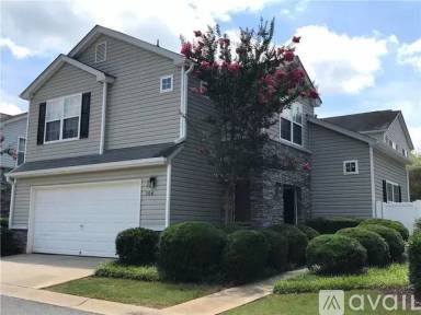 Main picture of 906 W Oaks Dr