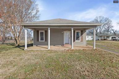 Main picture of 4896 1st Ave
