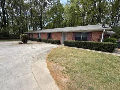 Main picture of 1035 Eastview Rd NE