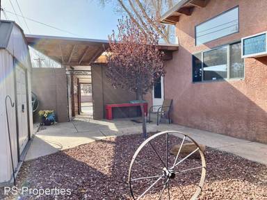 Main picture of 2800 Wisconsin St NE