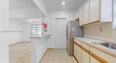 Main picture of 3330 SW 2nd St