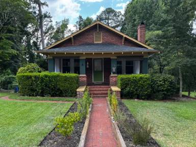 Main picture of 201 Woodside Ave