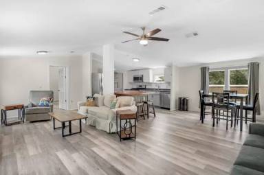 Main picture of 122 Earl Rd