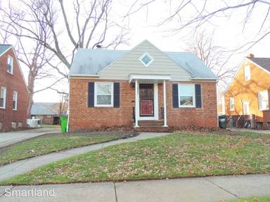 Main picture of 300 E 246th St