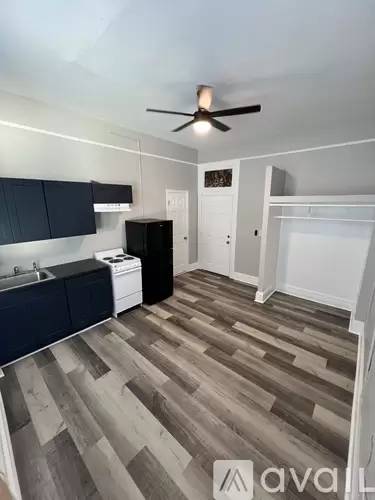 Main picture of 100 E Tarpon Ave