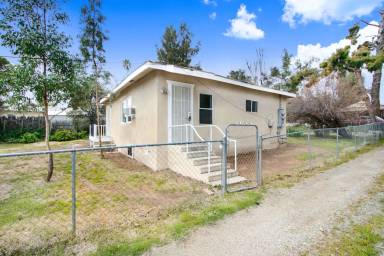 Main picture of 1659 W Nicolet St