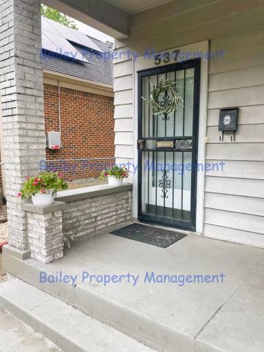 Main picture of 537 E Oak St