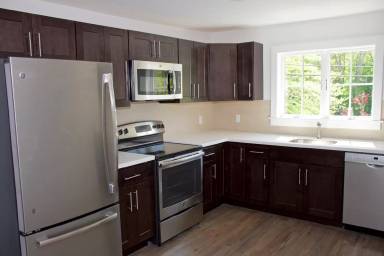 Main picture of 4 W Cross St