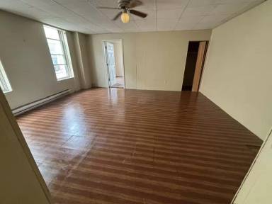 Main picture of 984 Jefferson Ave