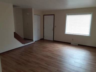 Main picture of 212 Roberts St