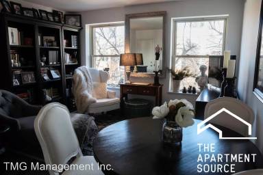 Main picture of 925 W Carmen Ave