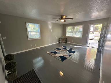 Main picture of 598 Betty St