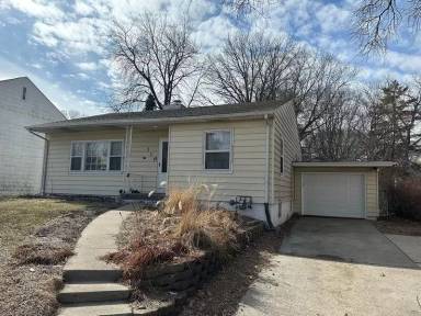 Main picture of 711 Beach Ave