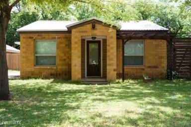 Main picture of 620 N Bradshaw St