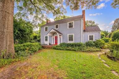 Main picture of 220 Bradford Ave