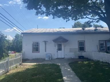 Main picture of 21 E Center Ave
