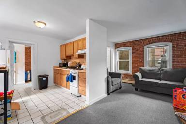 Main picture of 200 Park St