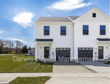 Main picture of 385 N Tuckahoe Rd