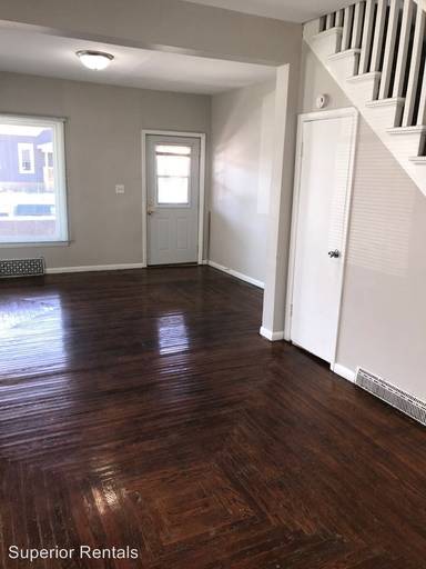 Main picture of 106 S 2nd St
