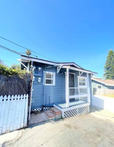 Main picture of 214 S La Alameda Ave