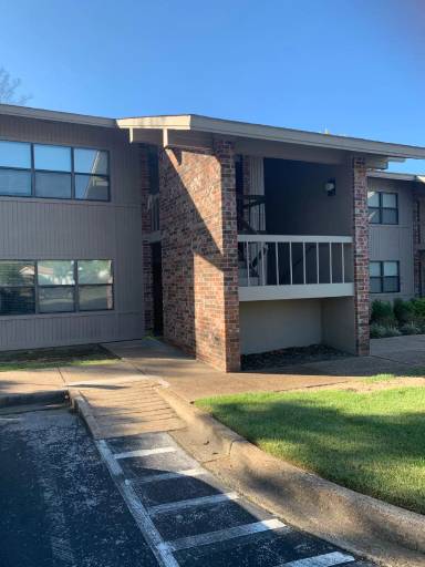 Main picture of 1520 E Boswell St