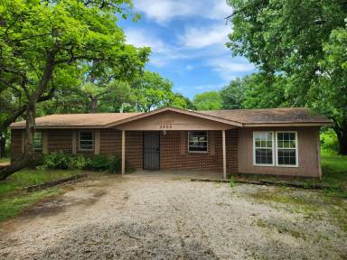 Main picture of 3400 Governor Harris Dr