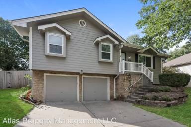 Main picture of 1200 NE Hendrix Dr