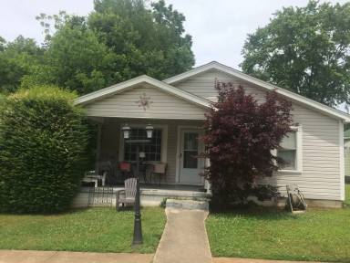 Main picture of 709 Humes Ave NE